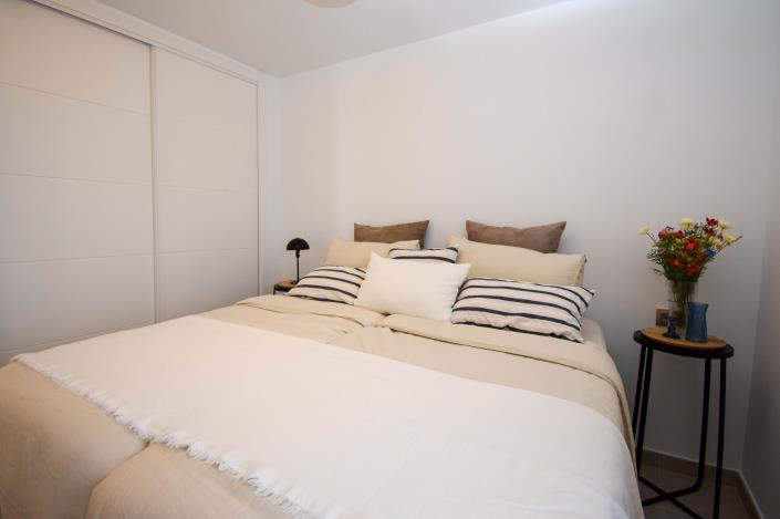 Image No.15-3 Bed Property for sale