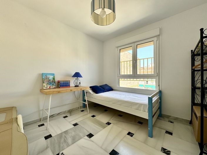 Image No.20-3 Bed Apartment for sale