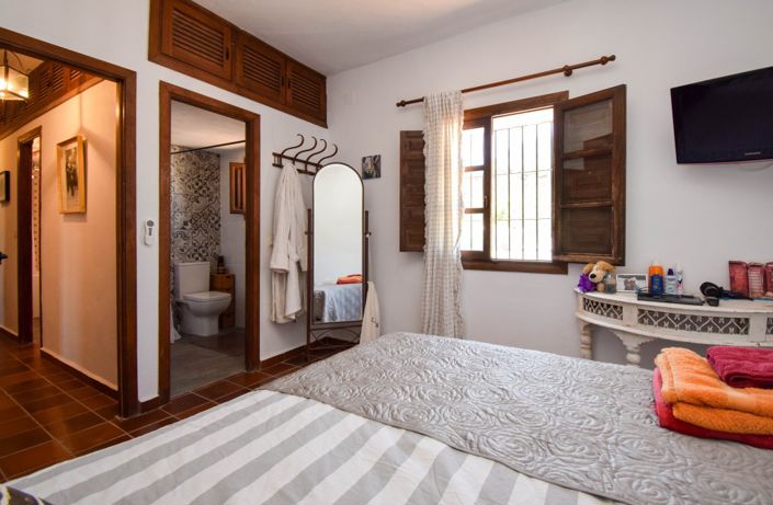 Image No.16-4 Bed Cortijo for sale