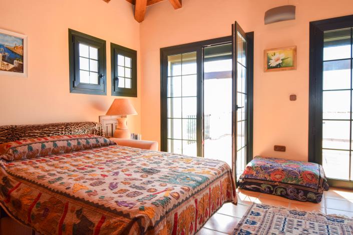 Image No.29-5 Bed Property for sale