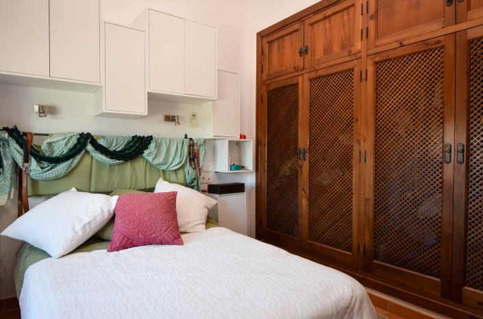 Image No.31-5 Bed Property for sale