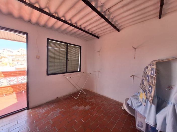 Image No.27-3 Bed Property for sale