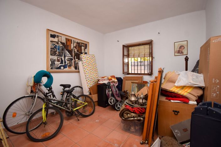 Image No.12-3 Bed Townhouse for sale