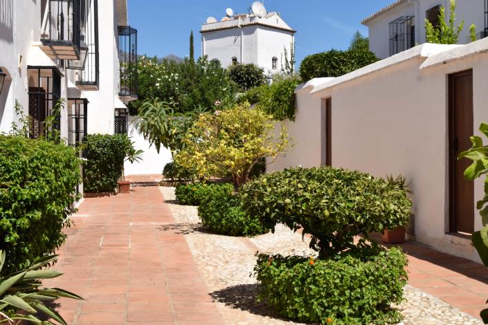 Image No.25-3 Bed Townhouse for sale