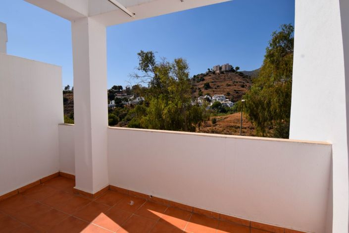 Image No.12-2 Bed Property for sale