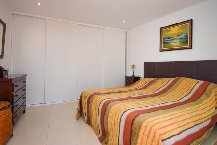 Image No.10-2 Bed Property for sale