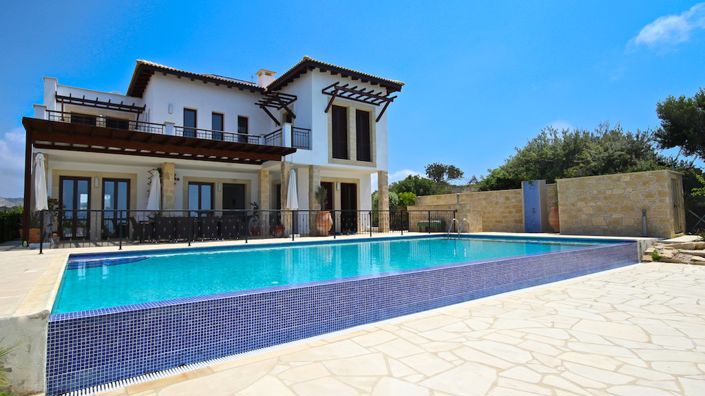 Image No.1-5 Bed Commercial for sale