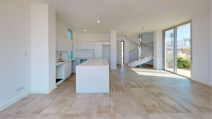 Image No.2-4 Bed House for sale