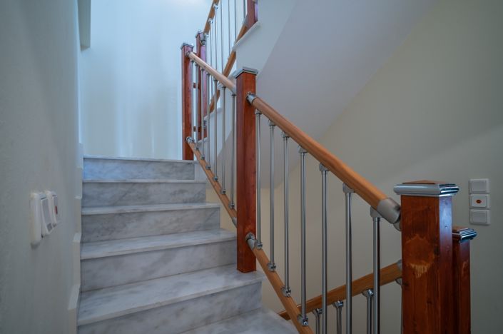 Image No.14-6 Bed House for sale