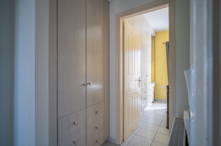 Image No.18-6 Bed House for sale