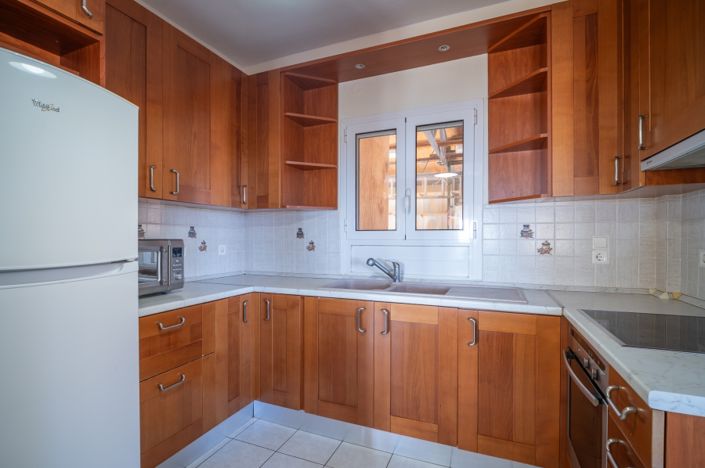 Image No.8-6 Bed House for sale