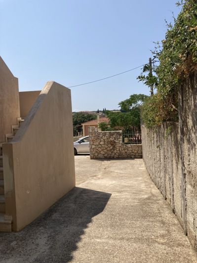 Image No.9-6 Bed House for sale