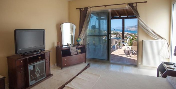 Image No.10-3 Bed House for sale