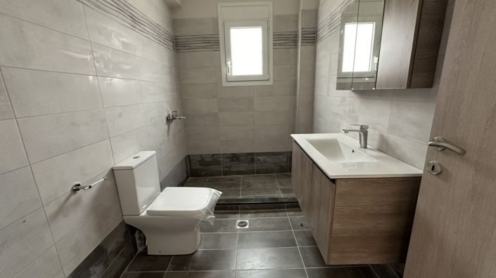 Image No.11-4 Bed House for sale