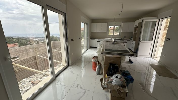 Image No.16-4 Bed House for sale