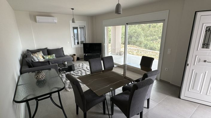 Image No.6-4 Bed House for sale