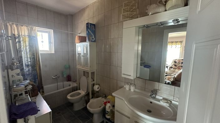 Image No.12-5 Bed House for sale