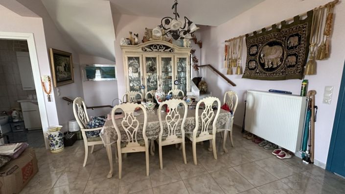 Image No.9-5 Bed House for sale