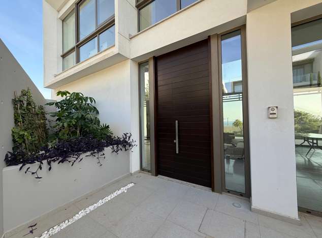 Image No.2-4 Bed Villa for sale