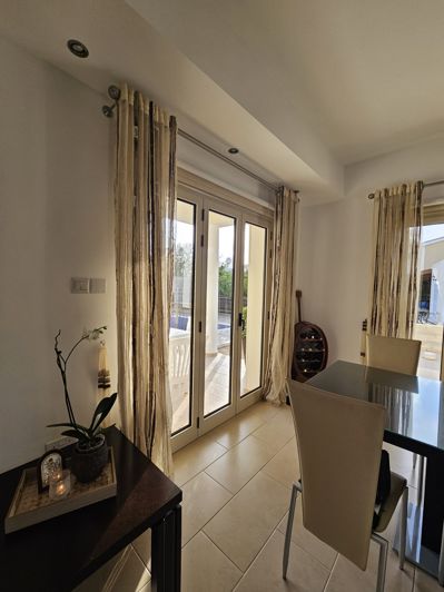 Image No.11-3 Bed House for sale