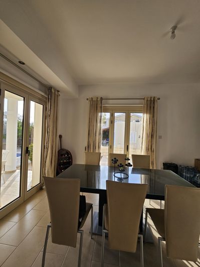 Image No.8-3 Bed House for sale