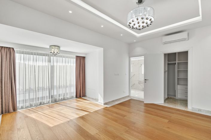 Image No.34-5 Bed Villa for sale