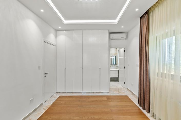 Image No.47-5 Bed Villa for sale