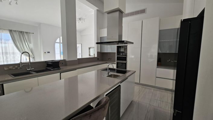 Image No.15-4 Bed House for sale