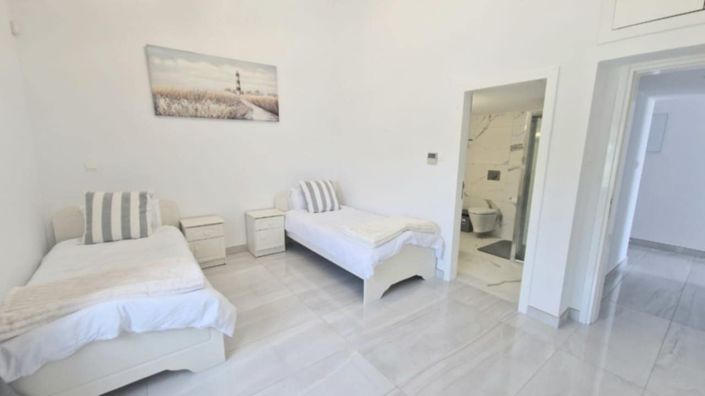 Image No.23-4 Bed House for sale