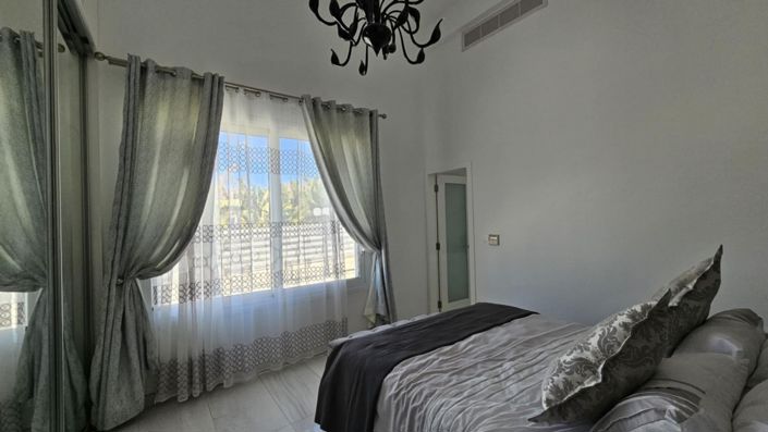 Image No.27-4 Bed House for sale