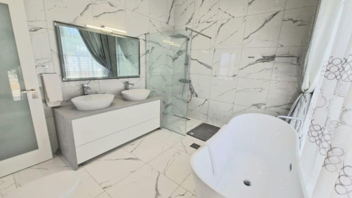 Image No.34-4 Bed House for sale