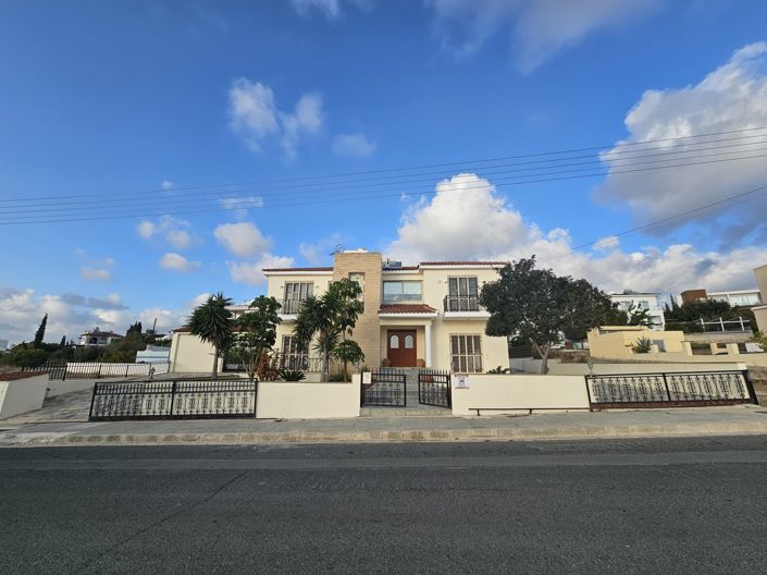 Image No.1-4 Bed House for sale
