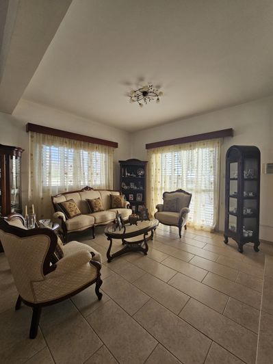 Image No.40-4 Bed House for sale