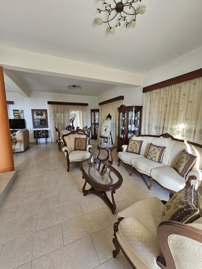 Image No.6-4 Bed House for sale