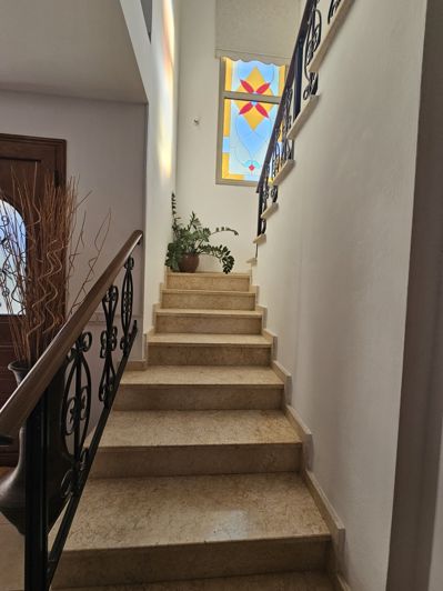 Image No.8-4 Bed House for sale