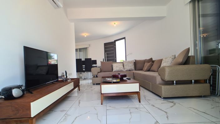 Image No.13-2 Bed House for sale