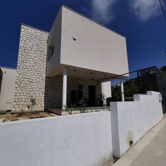 Image No.2-4 Bed House for sale