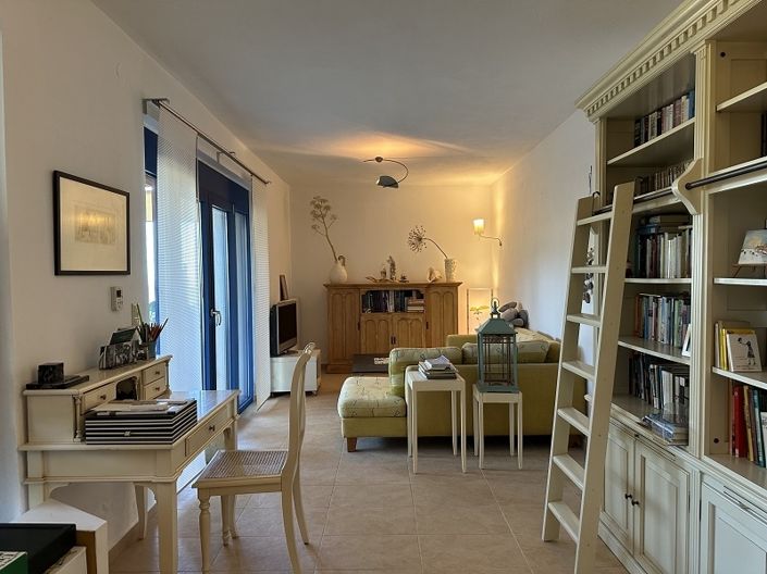 Image No.4-2 Bed House for sale