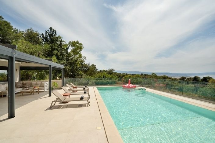 Image No.1-5 Bed Villa for sale