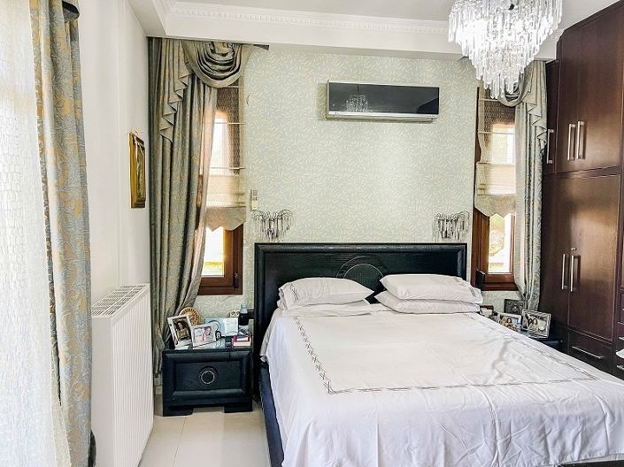 Image No.11-8 Bed Villa for sale