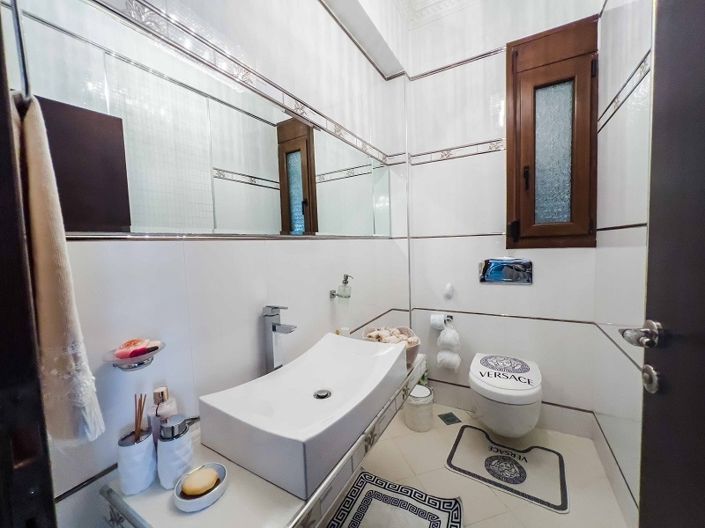 Image No.15-8 Bed Villa for sale