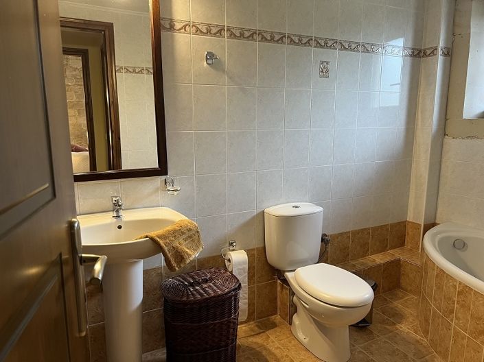 Image No.14-3 Bed House for sale