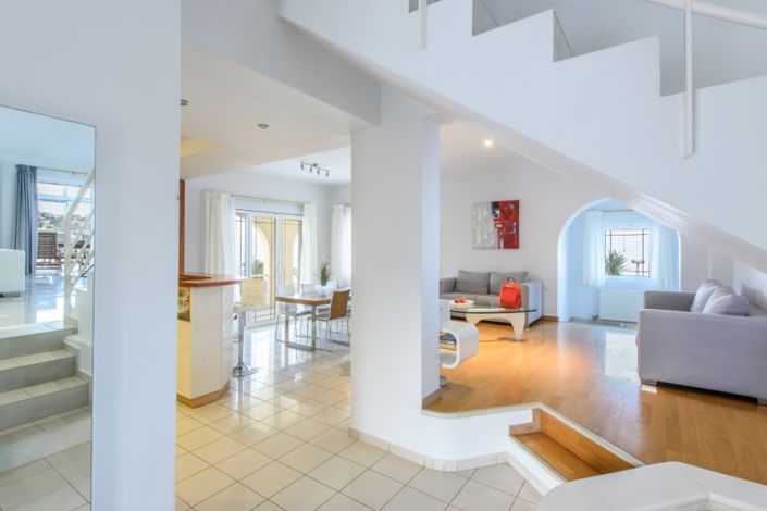 Image No.11-7 Bed Villa for sale