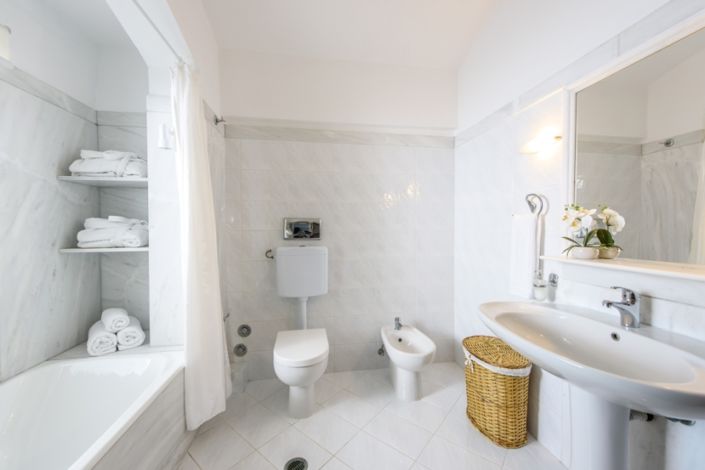 Image No.8-7 Bed Villa for sale