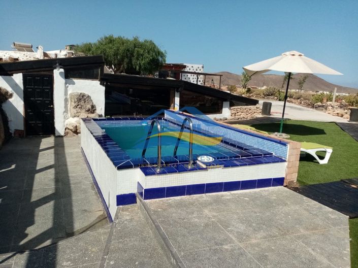 Image No.1-4 Bed Country House for sale
