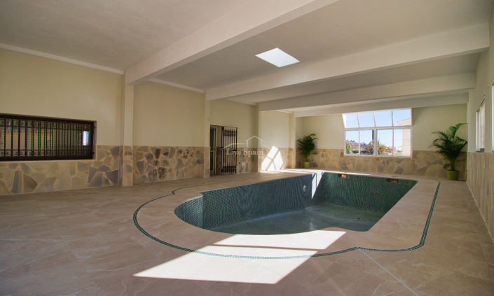 Image No.4-6 Bed Country Property for sale