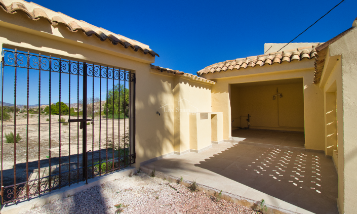 Image No.9-6 Bed Country Property for sale