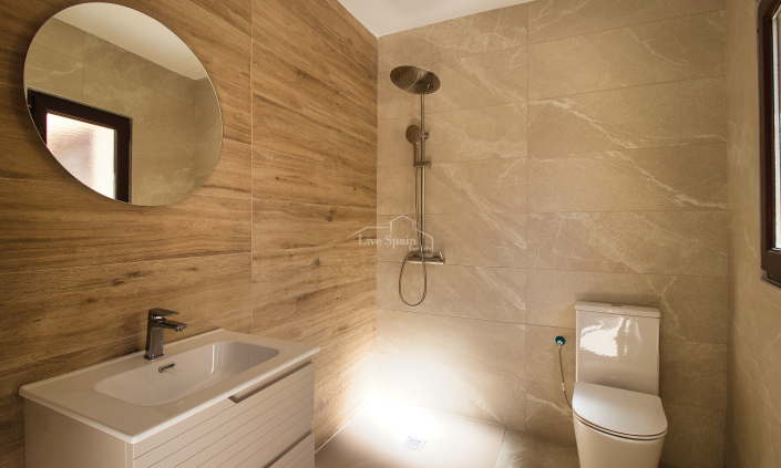 Image No.16-6 Bed Country Property for sale