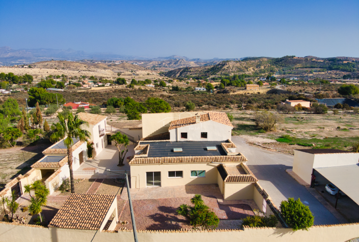 Image No.27-6 Bed Country Property for sale