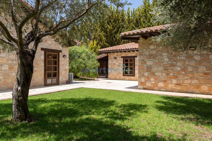 Image No.5-8 Bed Villa for sale